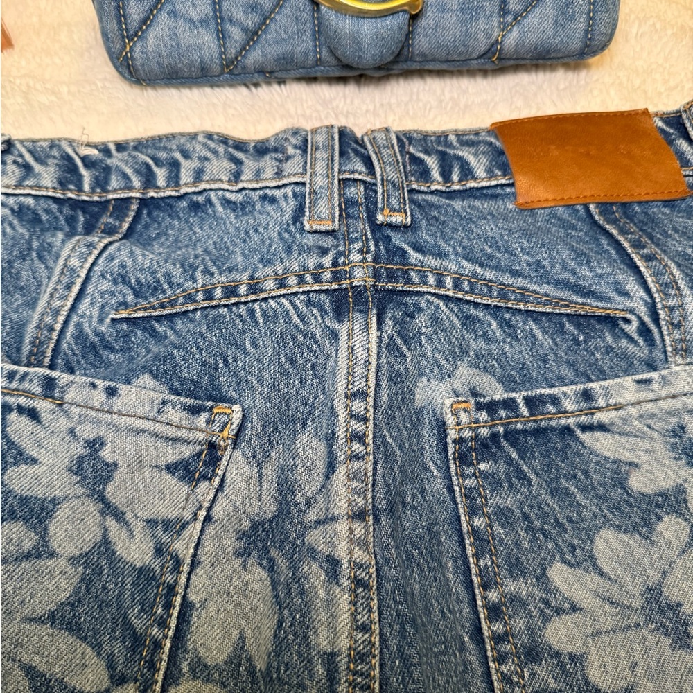 Mid-Rise Floral Print Wide-Leg Jeans - Blue - Picture 4 of 9